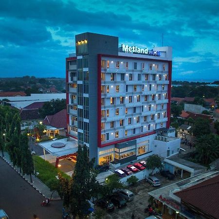 Metland Hotel Cirebon Exterior foto