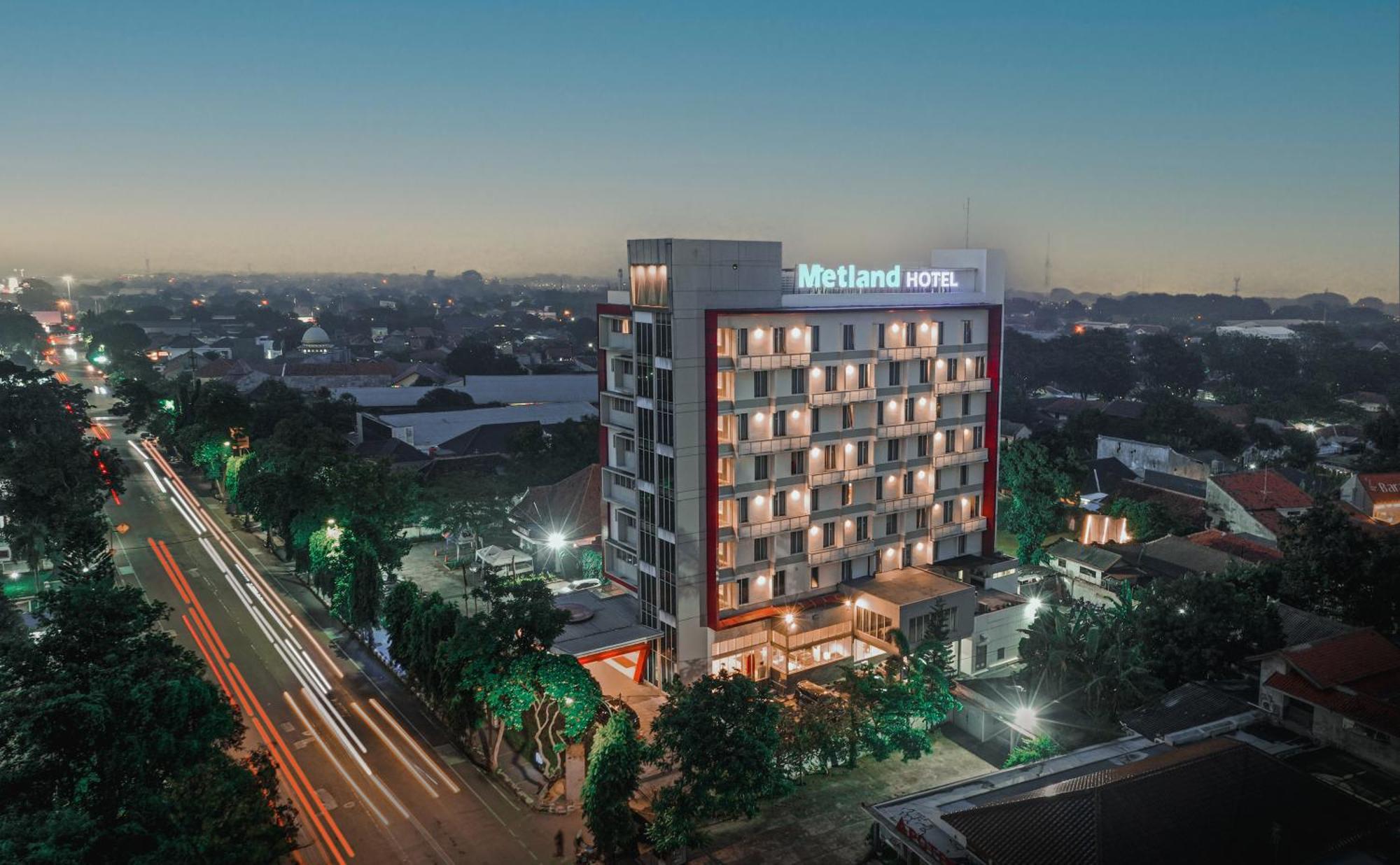 Metland Hotel Cirebon Exterior foto