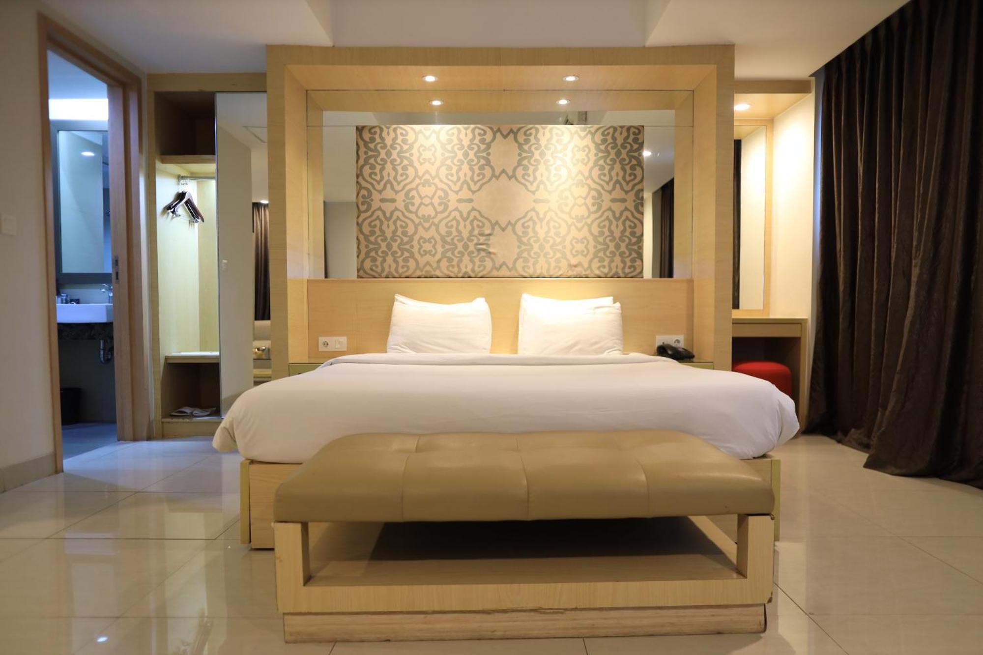 Metland Hotel Cirebon Exterior foto
