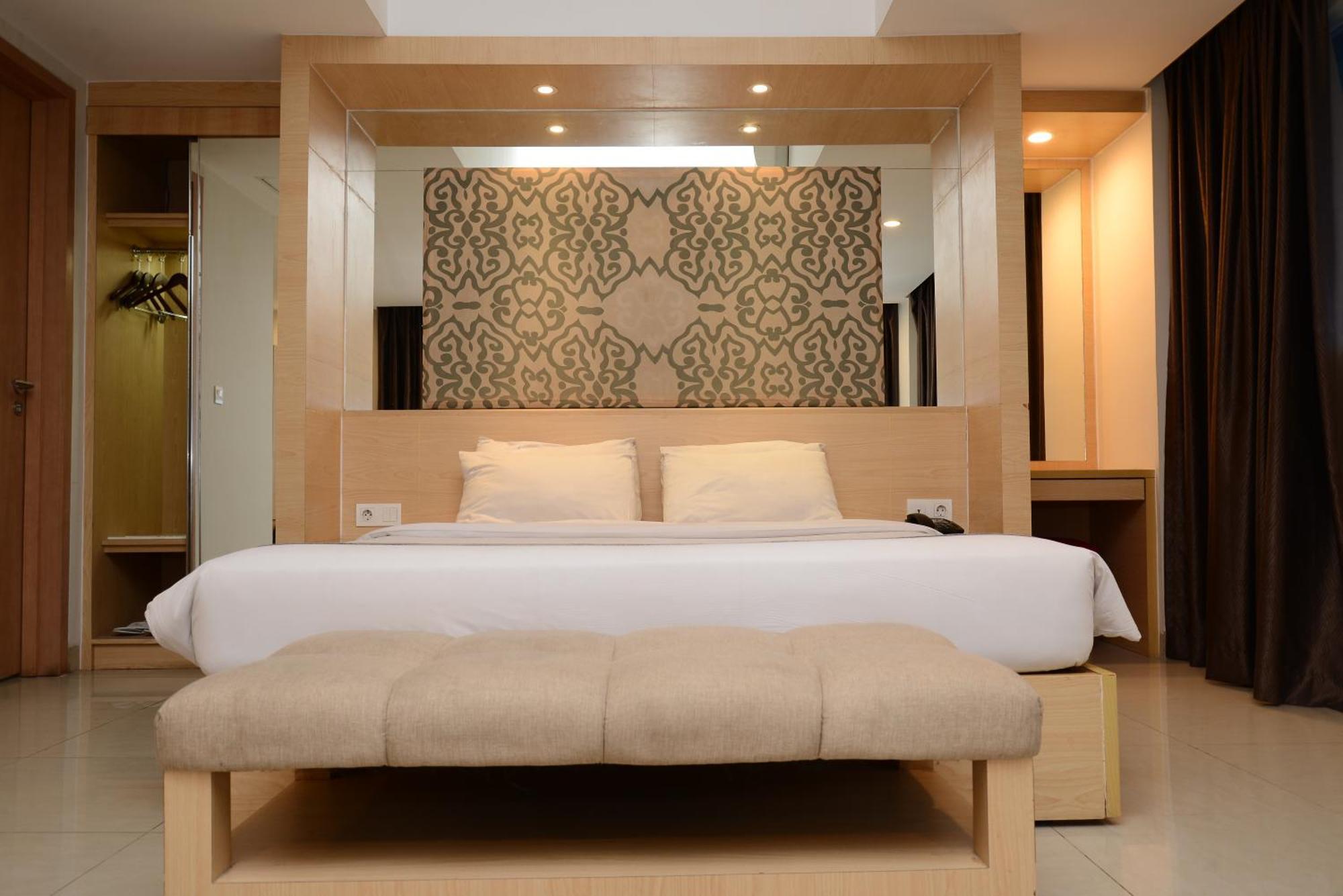Metland Hotel Cirebon Exterior foto