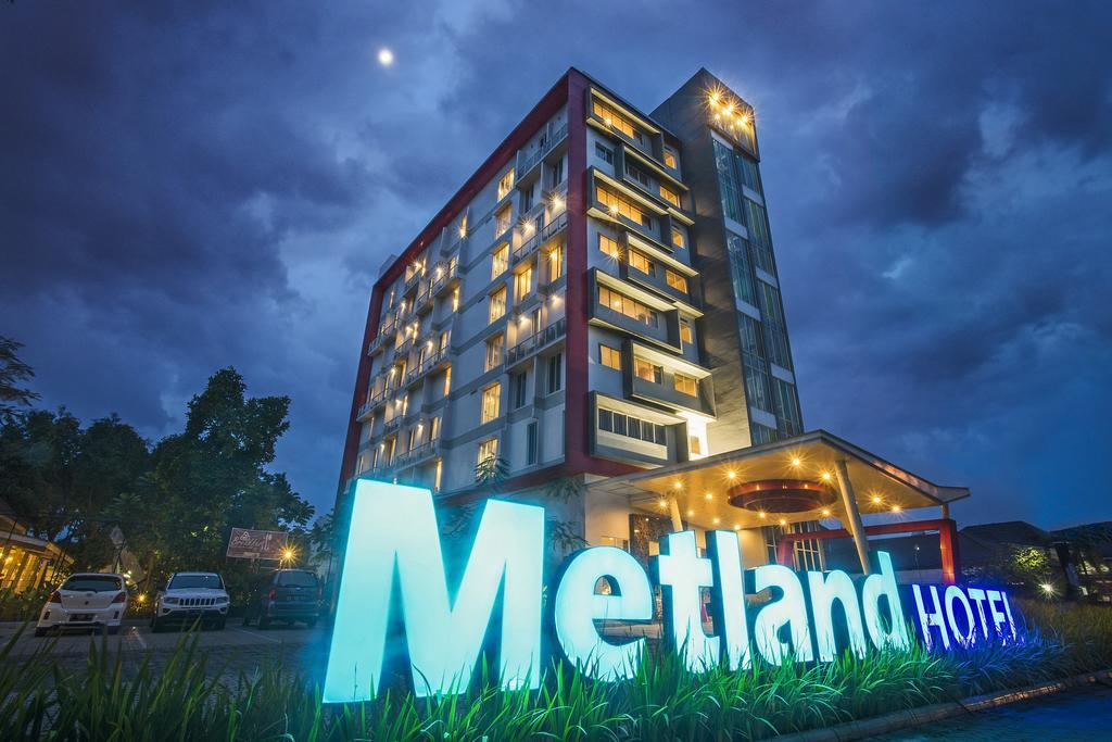 Metland Hotel Cirebon Exterior foto